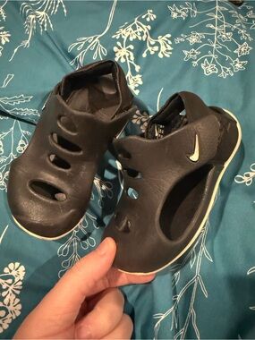Nike Kids Black sandals